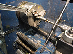 Tapping lathe